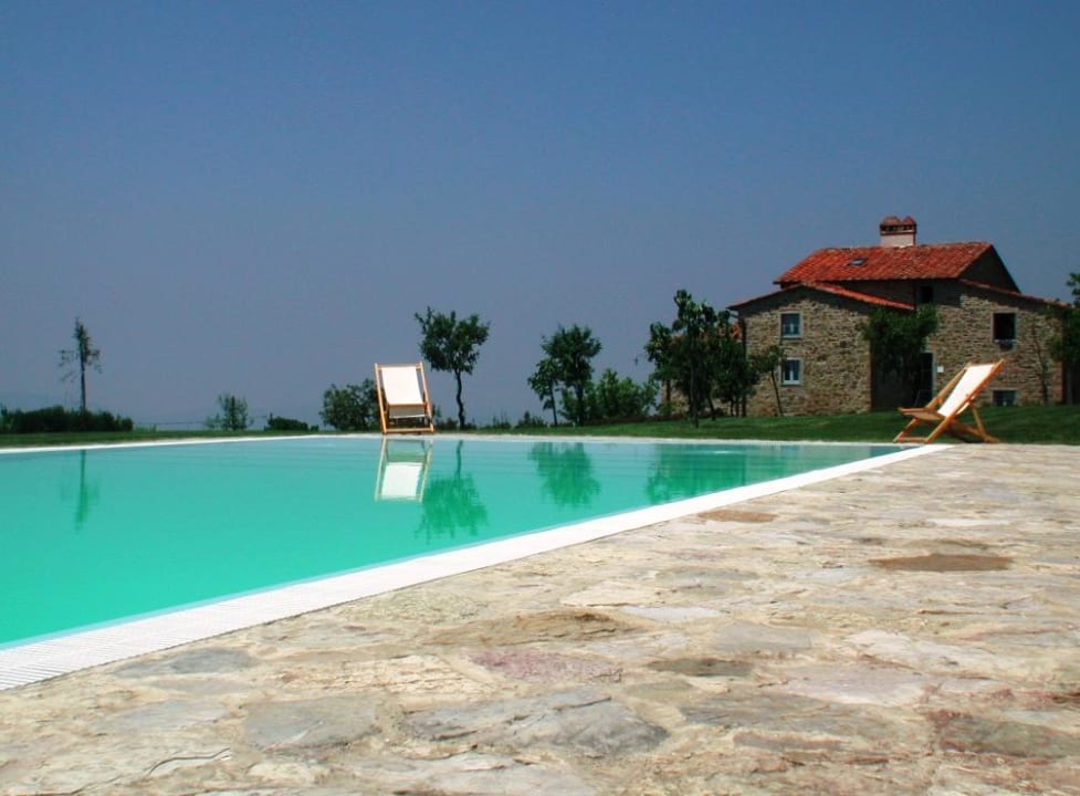 Infinity swimming pool Agriturismo Odina