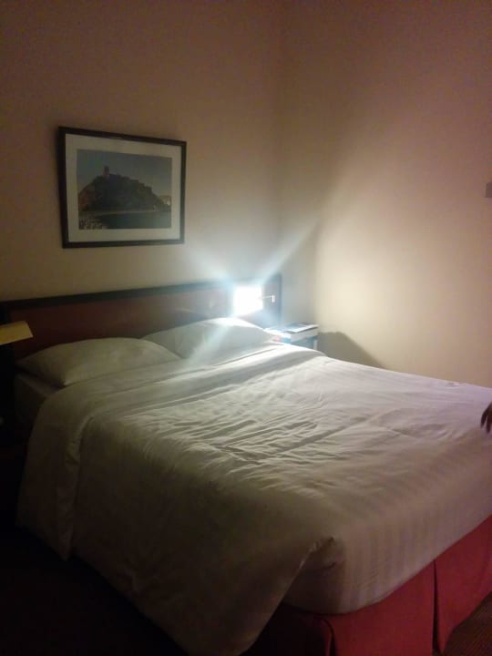 Bed Hotel Golden Tulip Seeb Muscat