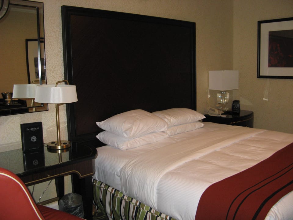 Zimmer der günstigsten Kategorie Palmer House A Hilton Hotel