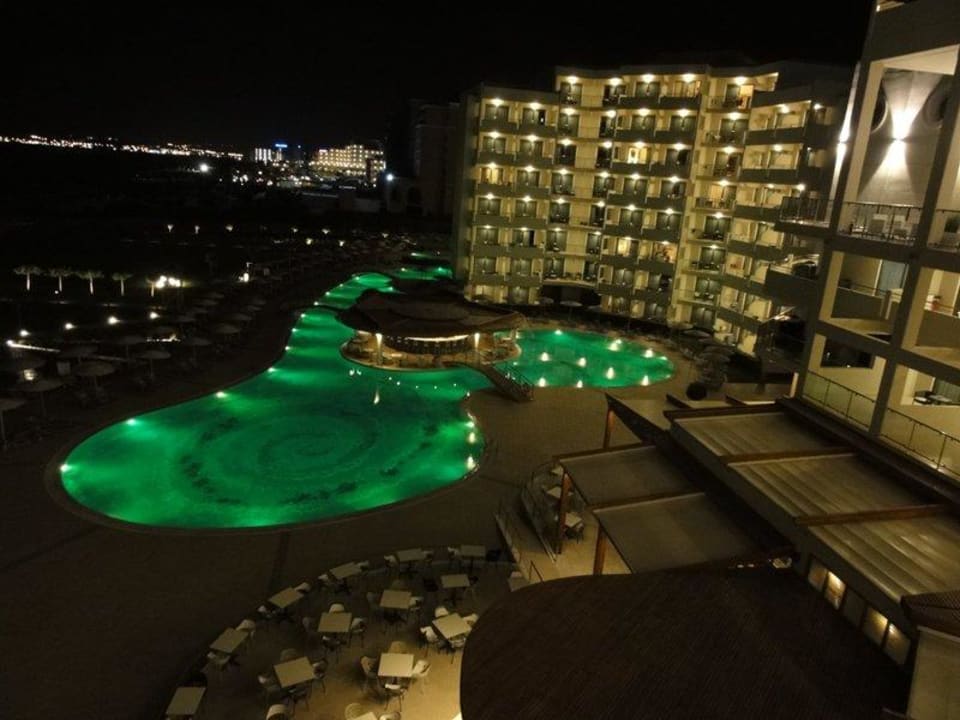 Pool in verschiedenen Farben Elysium Resort & Spa Hotel