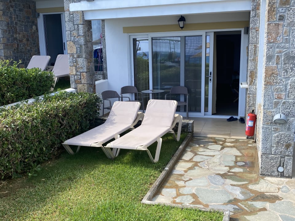 Zimmer Alexander Beach Hotel & Village Resort