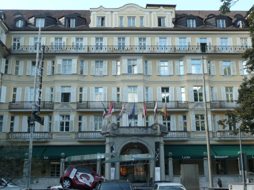 Frontseite Parkhotel Laurin