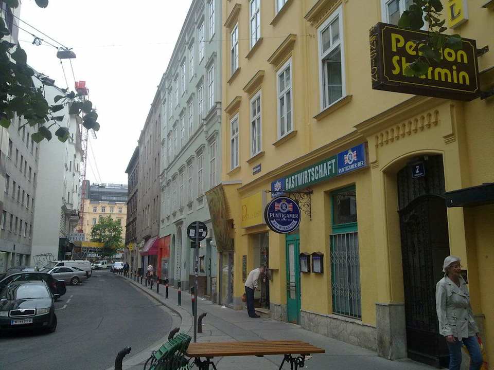 Отель вход справа Apartments Shermin