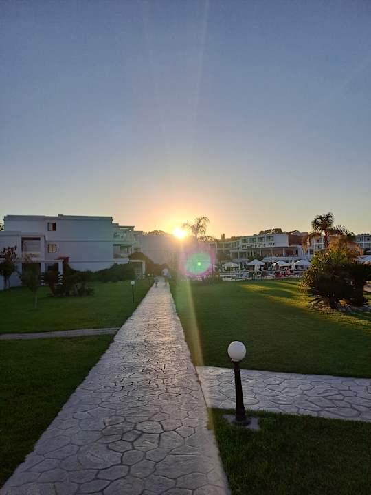Gartenanlage Asterias Beach Resort
