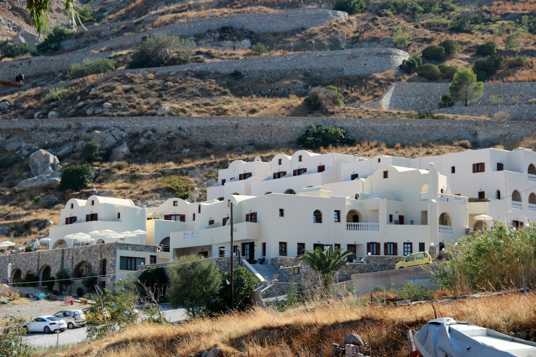 Blick aufs Hotel von der Querstrasse aus Hotel Epavlis
