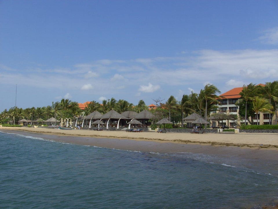 Strand bei Flut Conrad Bali