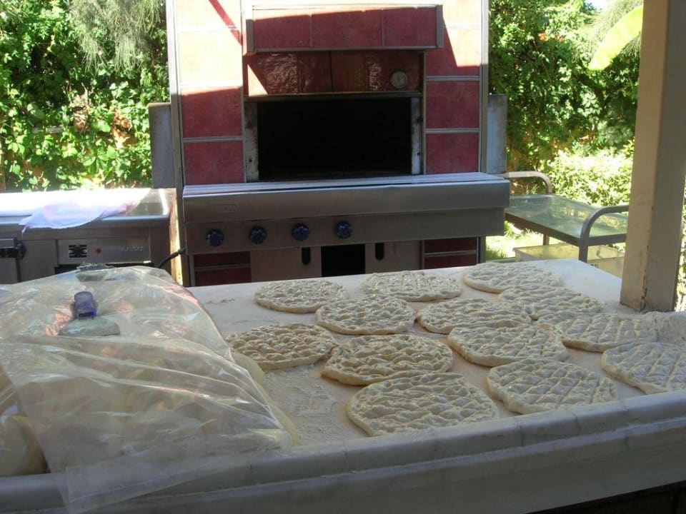 hier wird fladenbrot frisch gebacken Grand Seker Hotel