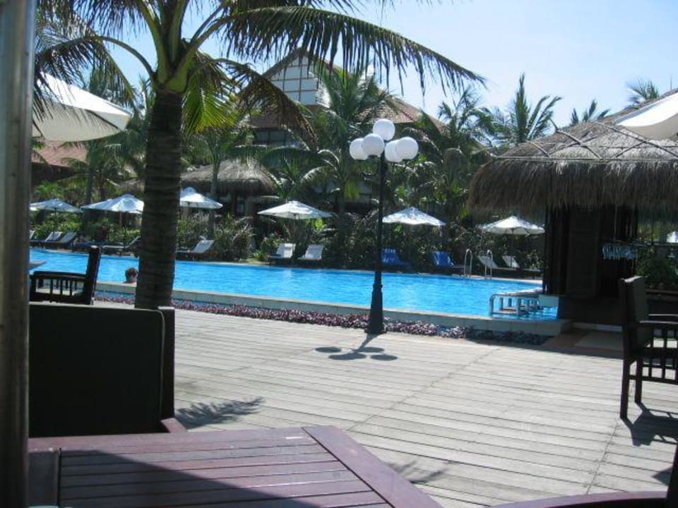 Poolbar Golden Sand Resort and Spa Hoi An