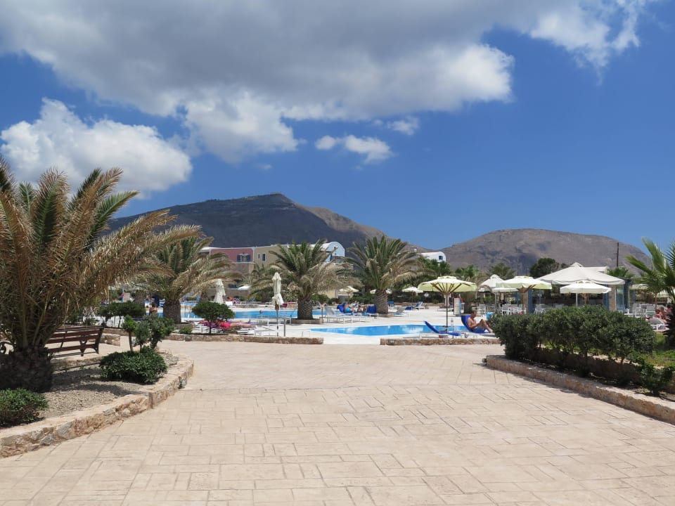 Der große Pool Hotel Santo MiraMare Resort
