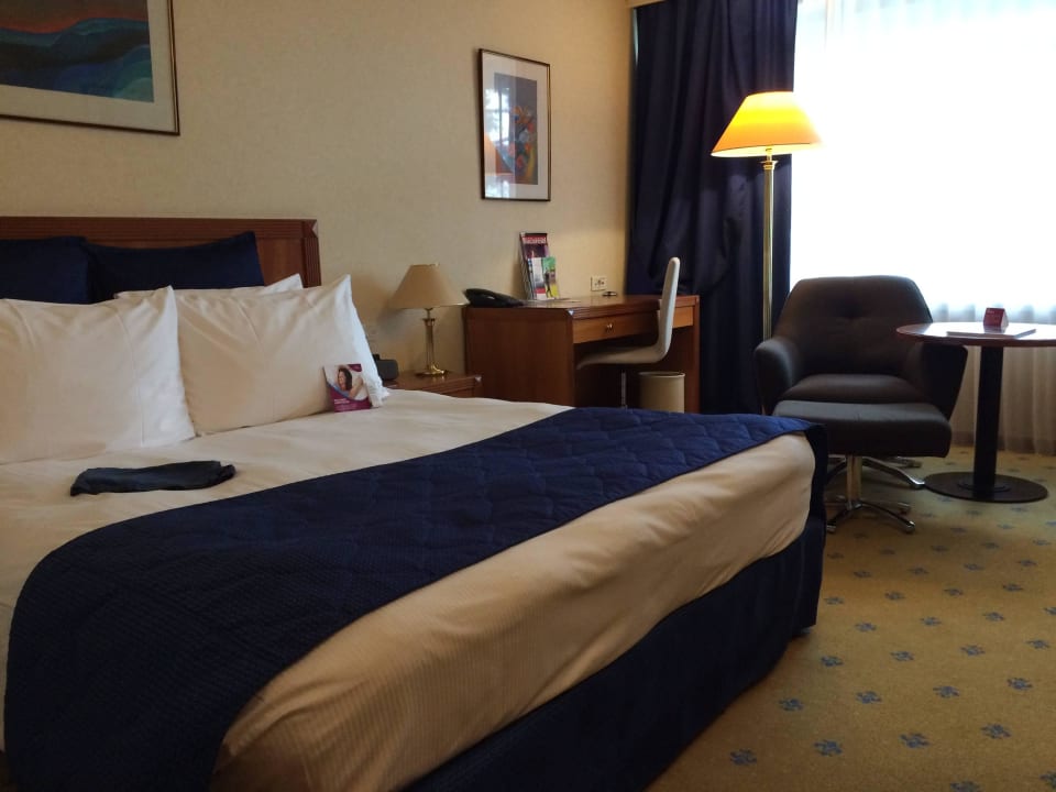 Blick ins Zimmer Hotel Crowne Plaza Bucharest