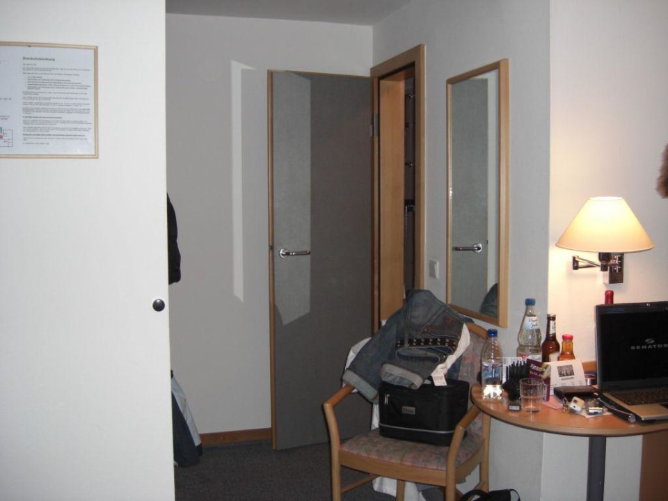 Der Tisch im Zimmer. Ringhotel Altstadt