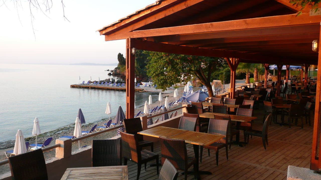 Restaurant de la plage Aeolos Beach Resort