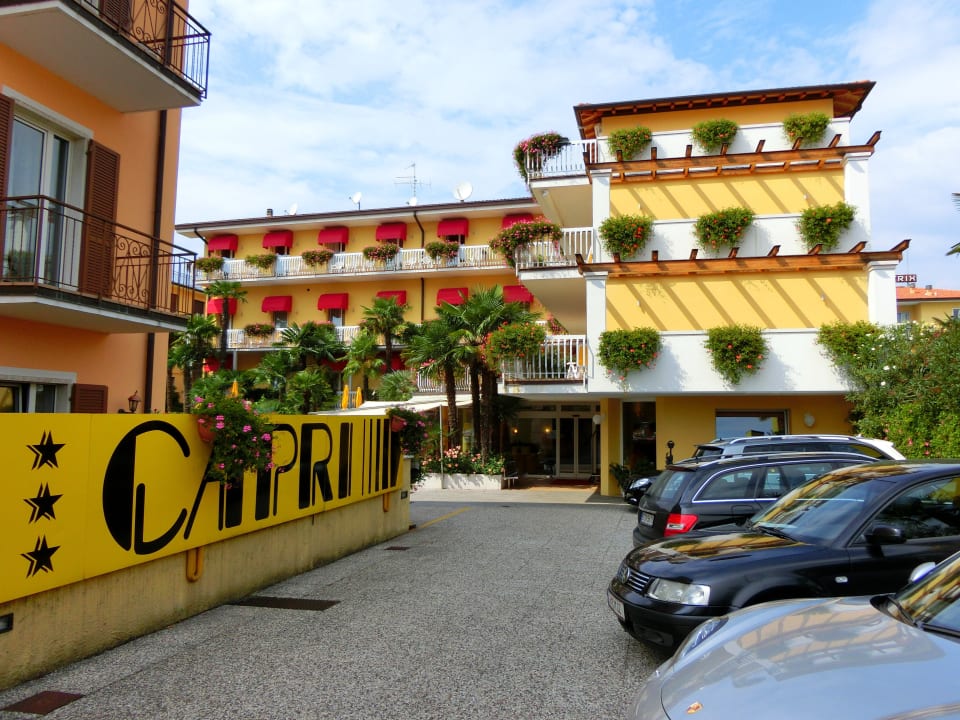 Einfahrt Hotel Capri