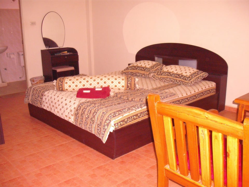 Zimmer mit eigenem Bad und Kühlschrank Guest House Ao Nang Pearl