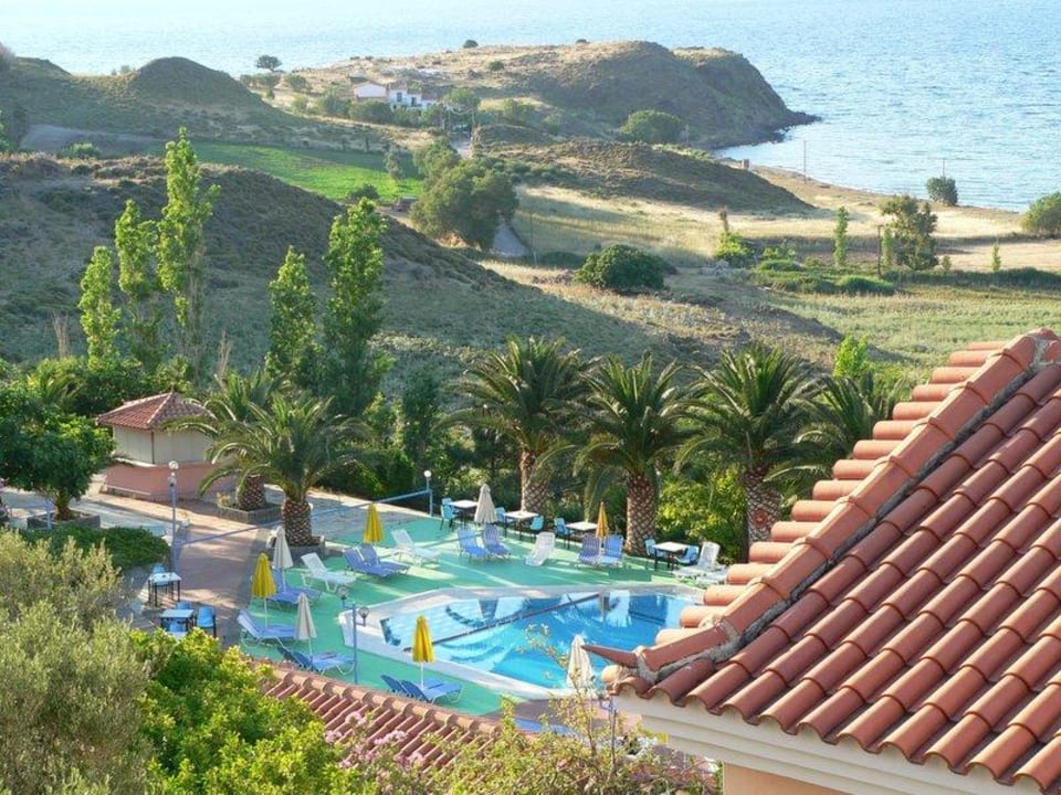 Blick vom Zimmer auf Pool und Meer Hotel Sunrise Resort