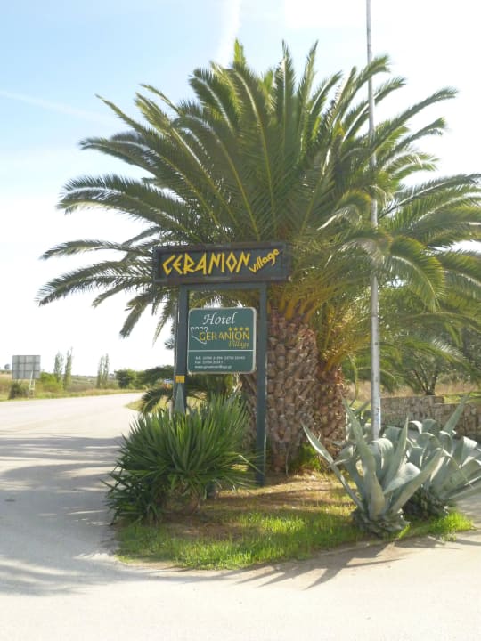 Hotelschild Hotel Geranion Village