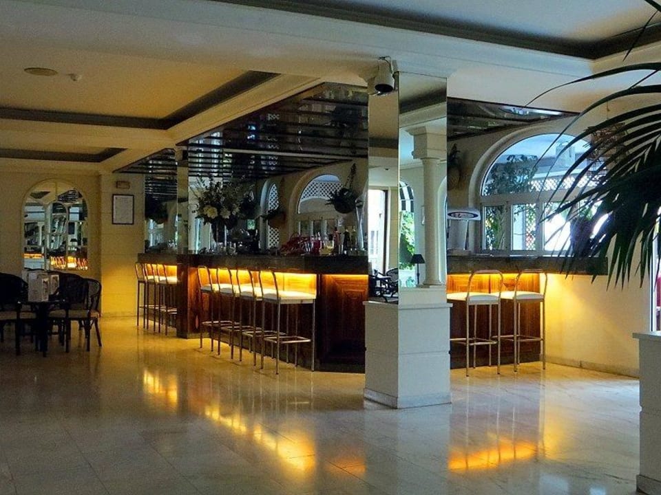 Die schöne Hotelbar The 15 th Boutique Hotel