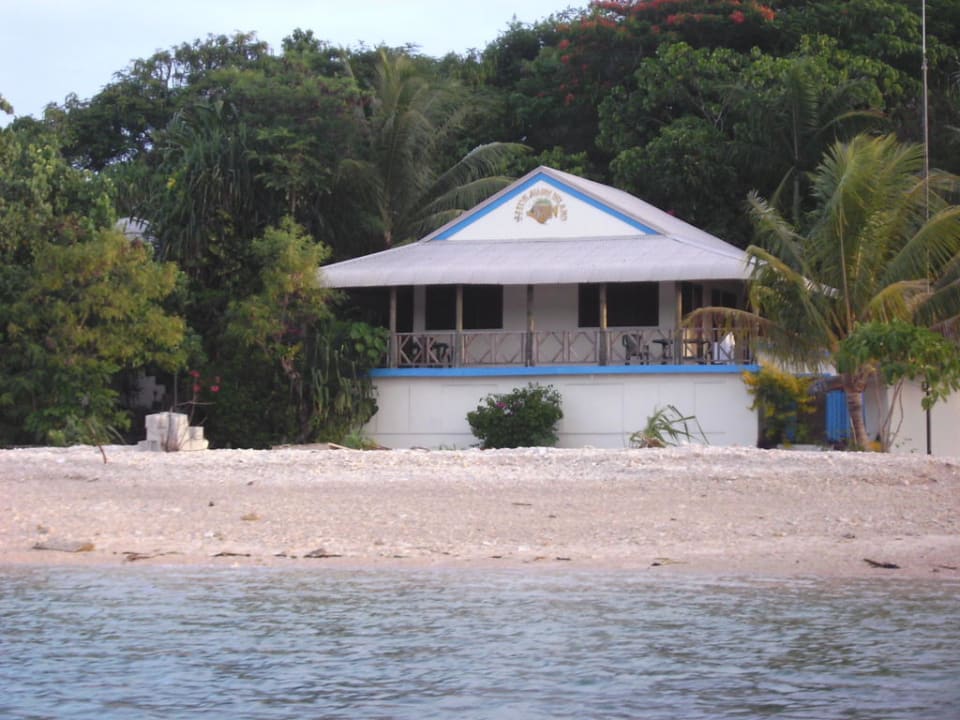Blick zu unserem Zimmer am Strand Hotel Hideaway Island Resort