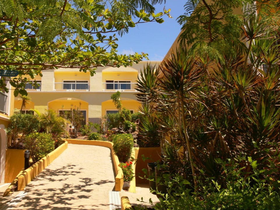 Gang durch die Anlage 2 AluaVillage Fuerteventura