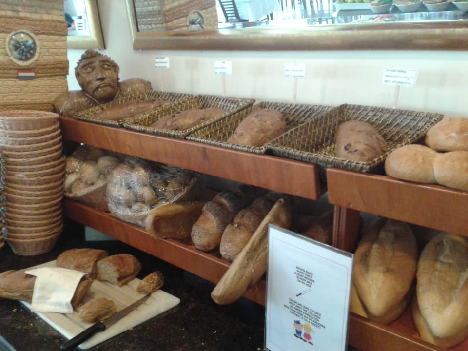 Brotauswahl beim Frühstück (10 Sorten) Solivia Hotel