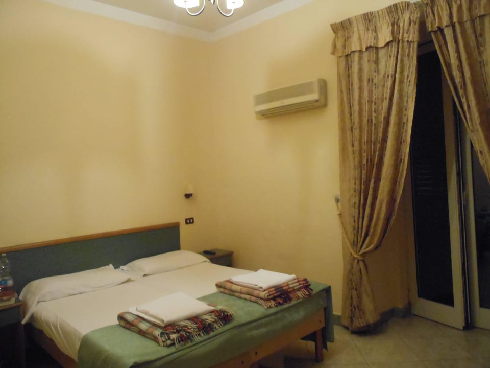 Aufgeräumte Betten Hotel Guiren