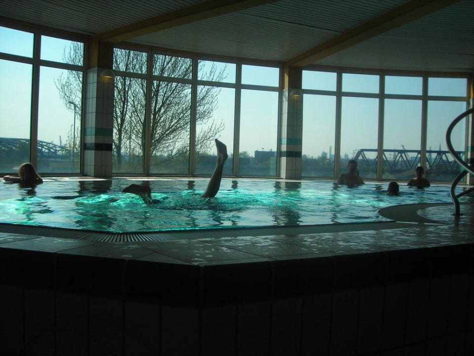 der Pool Arthotel ANA Hafen City