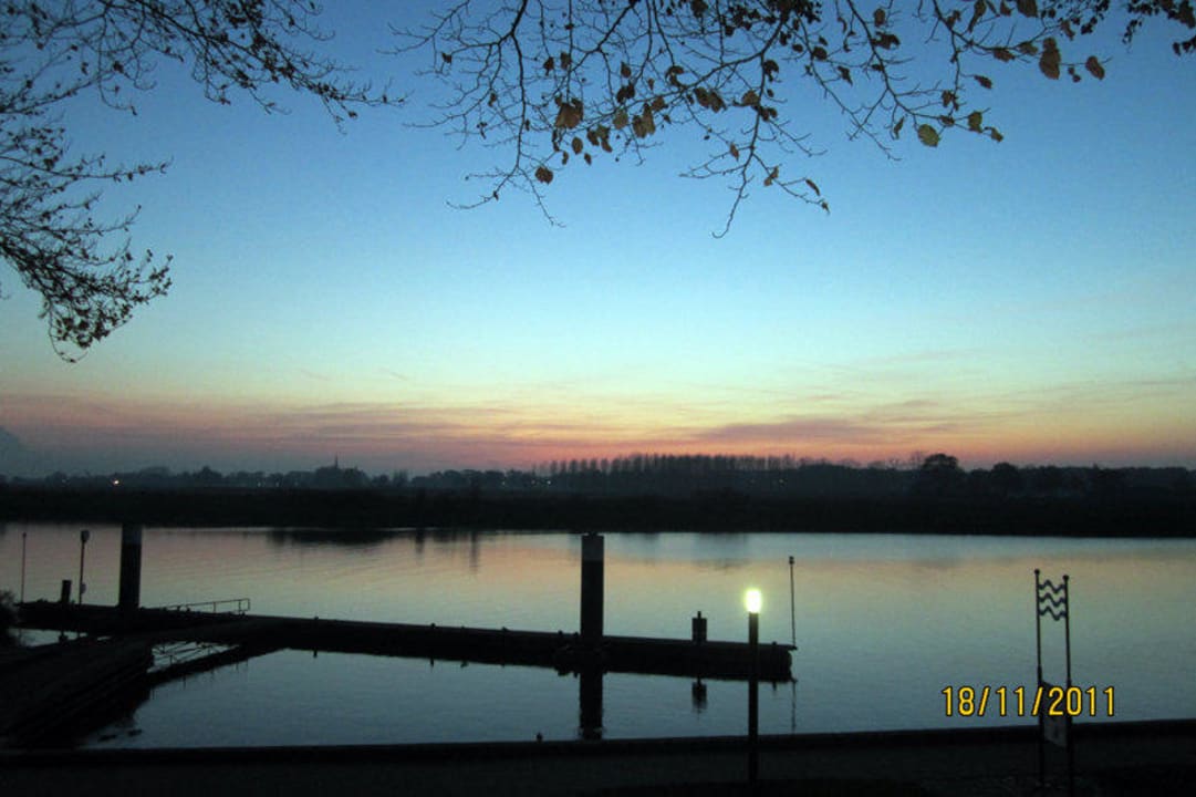 Рядом река. Hotel Arcen