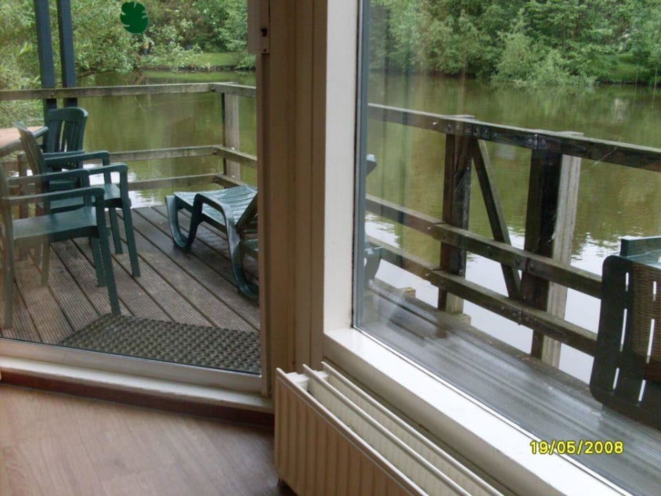 Blick zum Balkon vom Wohnzimmer Center Parcs De Eemhof