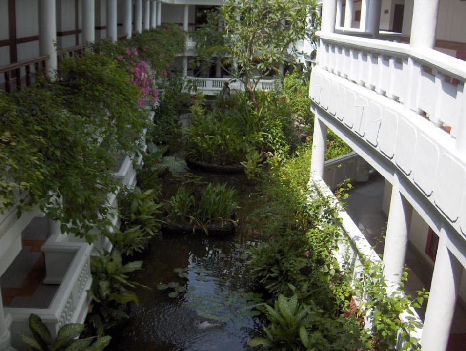 Teich im Hotelinnern Holiday Inn Resort Baruna Bali