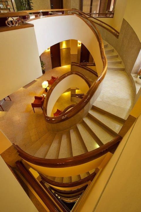 Escalera principal Hotel Residencial Pao de Acucar