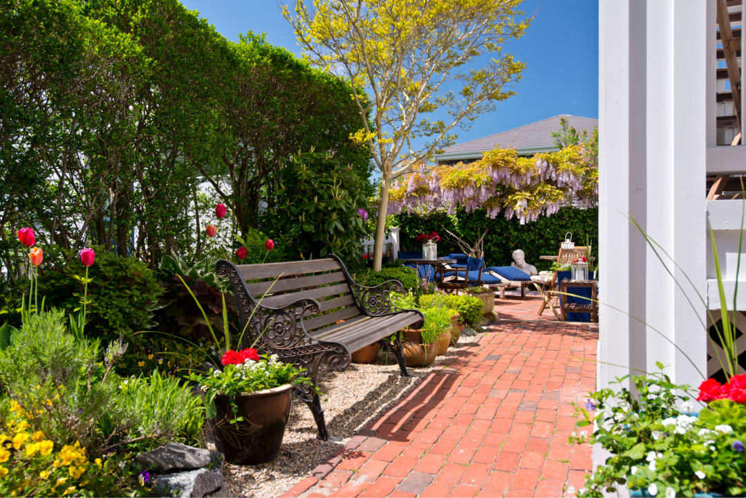 Gartenanlage Hotel Benchmark Inn