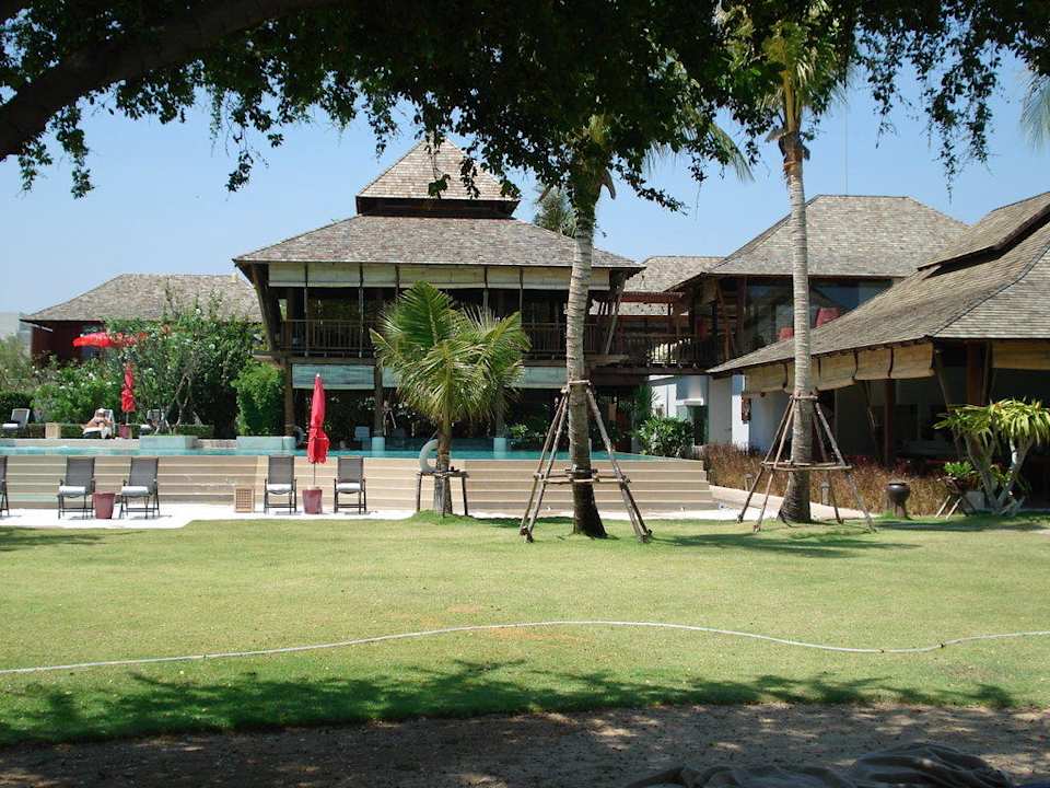 Blick zum Pool, Poolvilla, rechts Hotelrestaurant The Palayana Hua Hin Resort