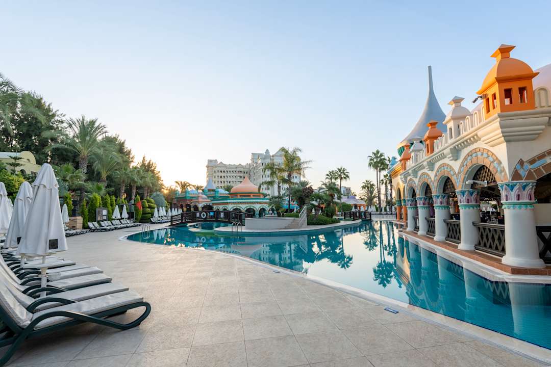 Pool Kamelya Aishen Club