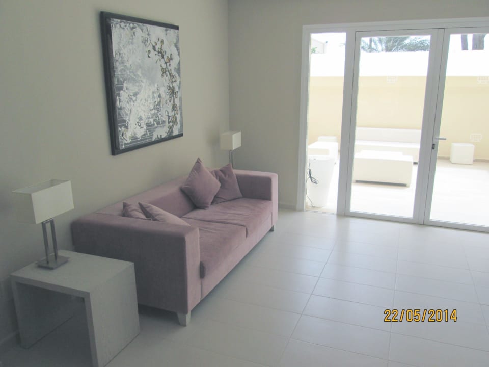 Weg zum Pool links FLOR los Almendros Hotel