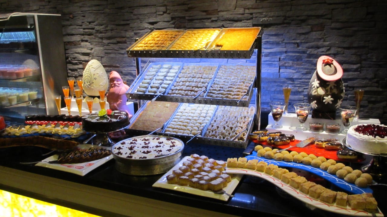 Lecker Dessertbuffet Limak Lara Deluxe Hotel & Resort