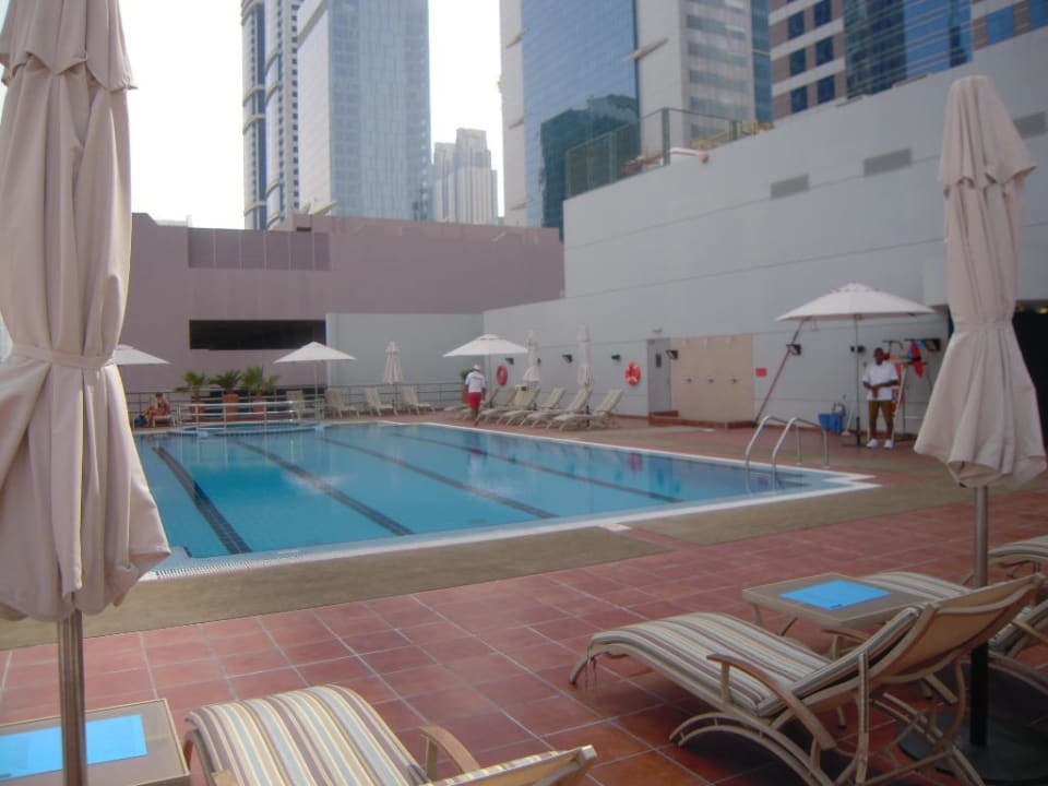 Tolle Skyline Rose Rayhaan by Rotana