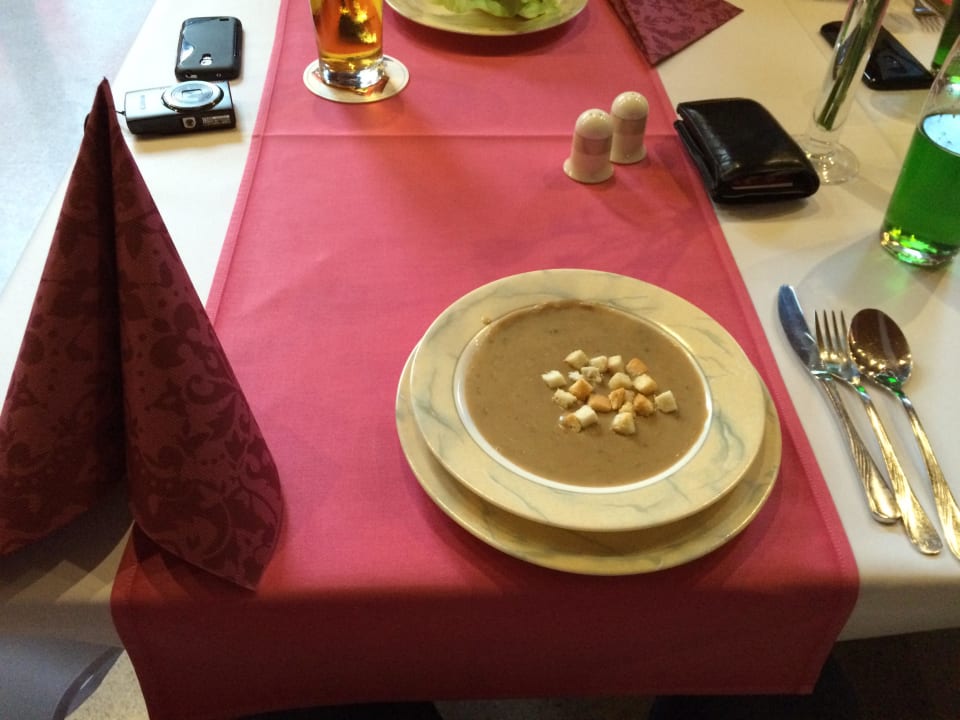 Steinpilzsuppe mit Vodka Hotel Kęszyca Leśna