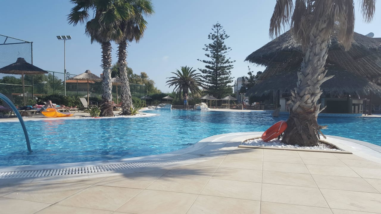 Pool bar Hotel Aphrodite Beach Club