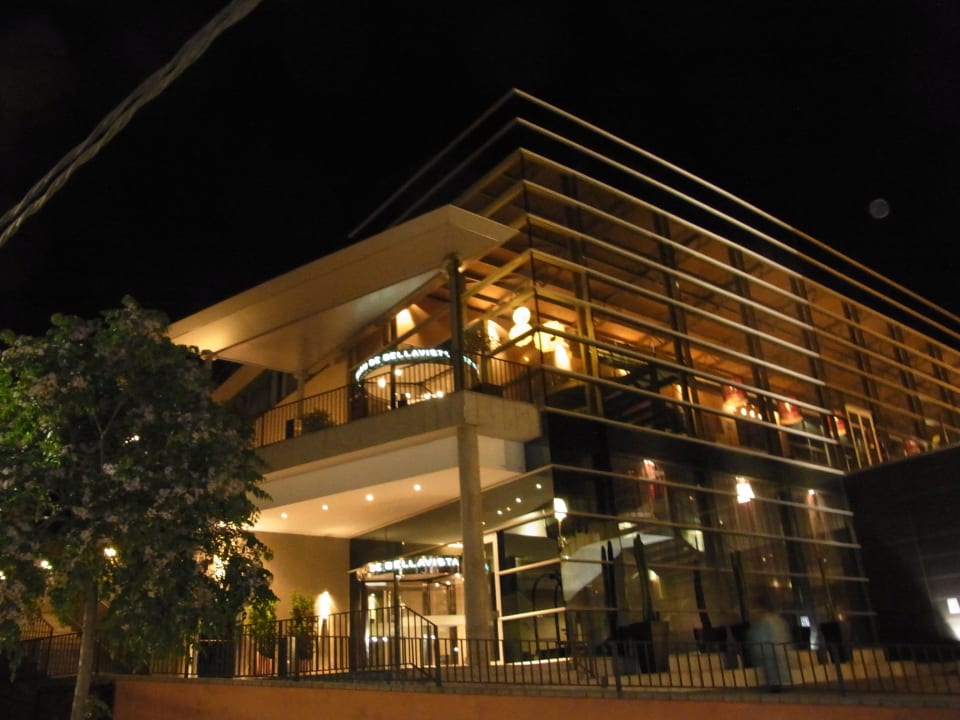 Hoteleingänge auf zwei Ebenen Hotel AC Palau De Bellavista