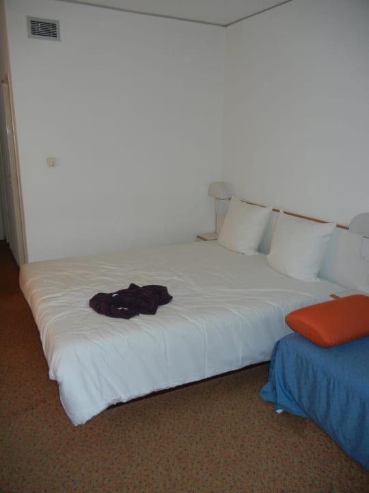 Karges Zimmer Vienna House Easy by Wyndham Leipzig