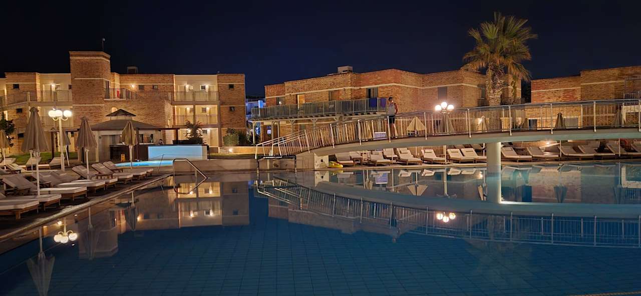 Pool Bella Beach Hotel