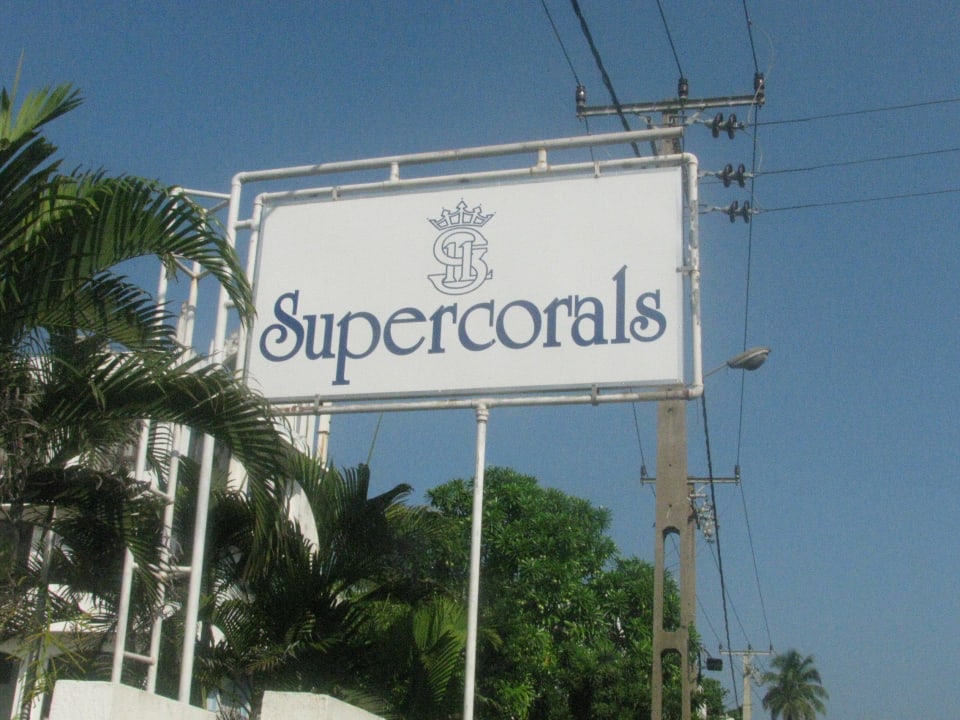 Вывеска отеля Hotel Lanka Supercorals