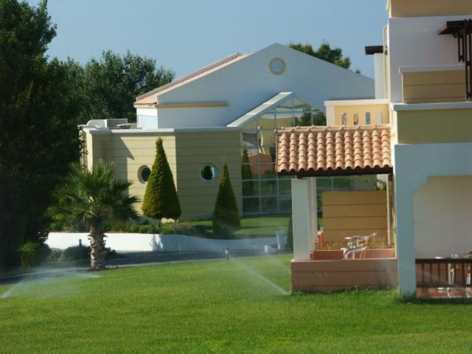 Neptune Gebäude (Hallenbad) von aussen Neptune Luxury Resort