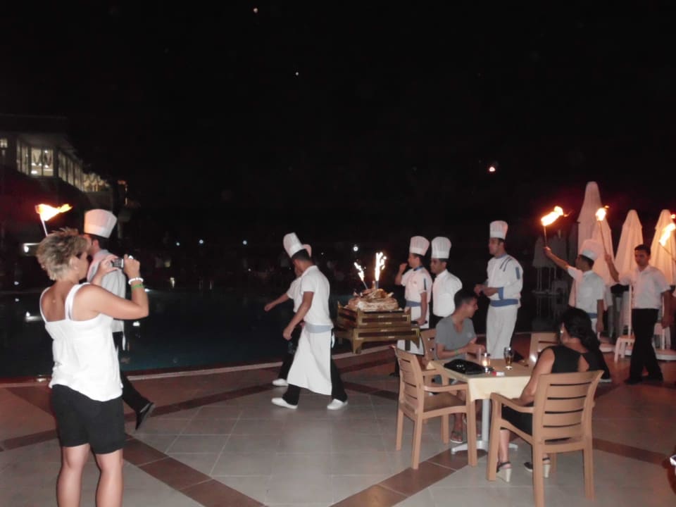 Eine lecker Eistorte vom Küchenpersonal Club Sidelya Hotel