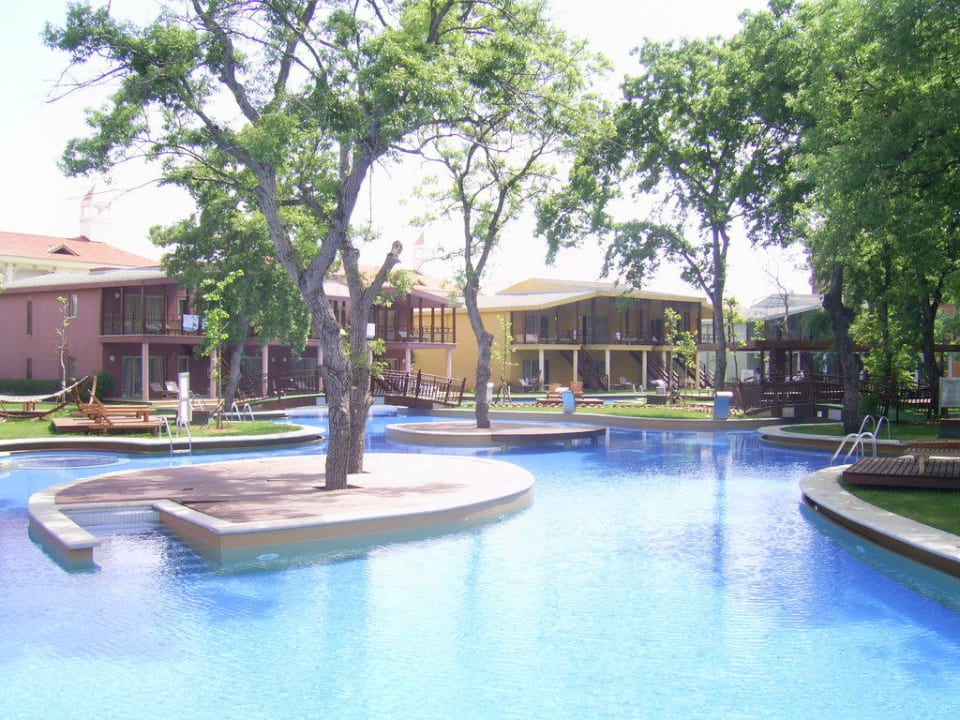 Poollandschaft und Poolhäuser Sueno Hotels Beach Side