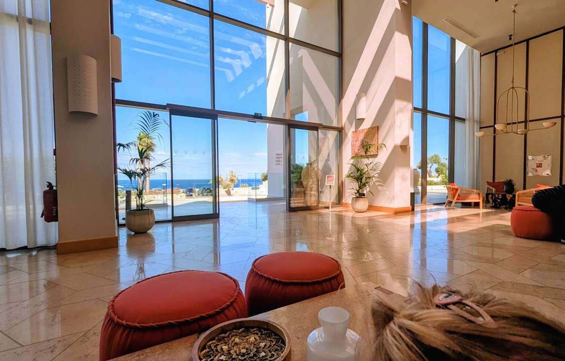 Lobby The Royal Senses Resort, Curio Collection by Hilton