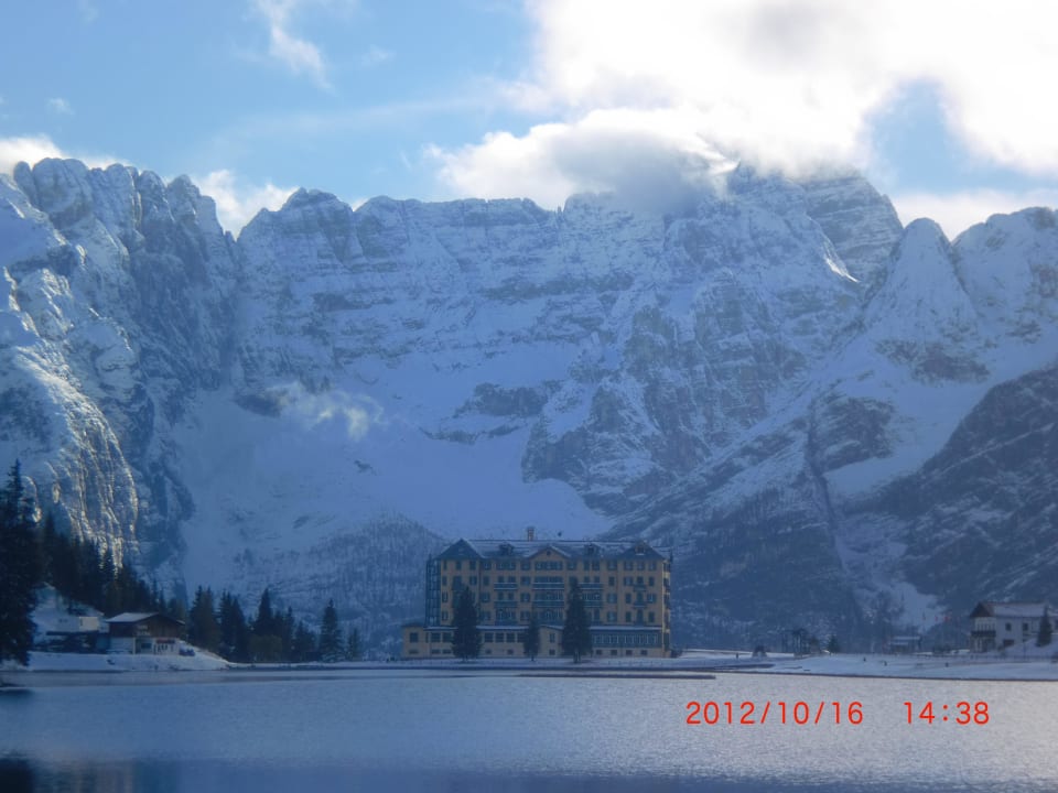 Вид на озеро Grand Hotel Misurina