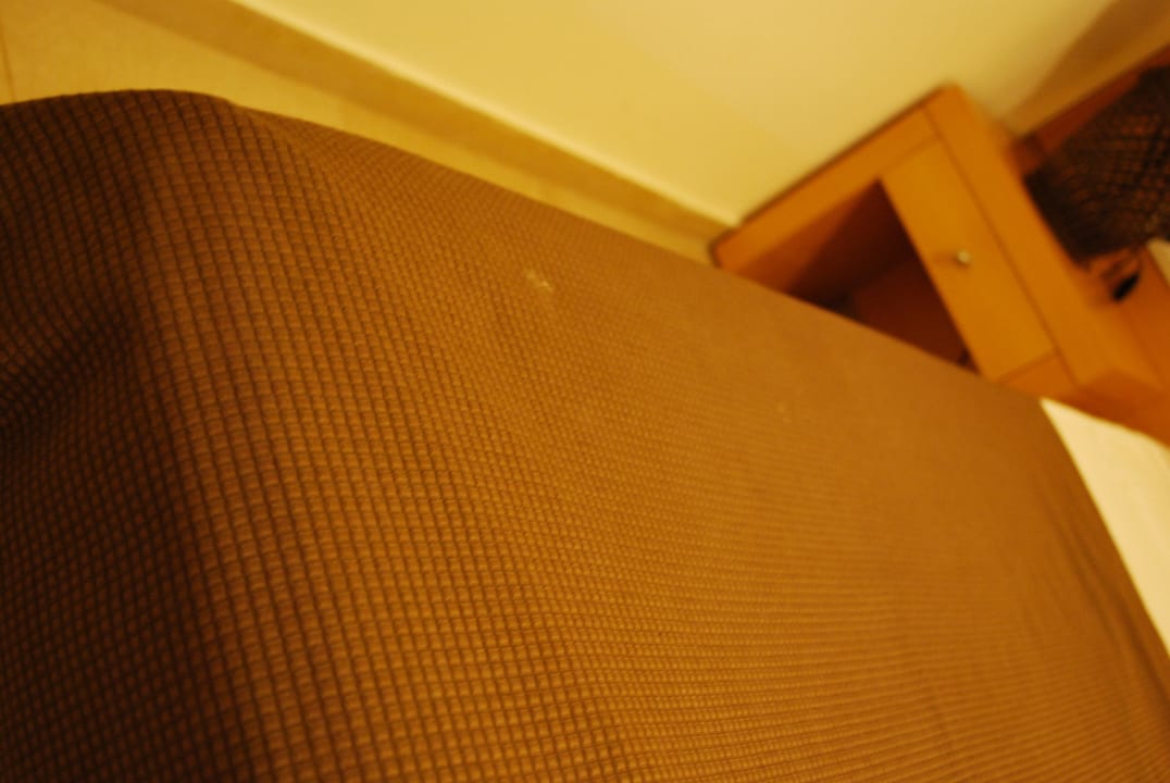 Pierwszy dzień - plama na narzucie. Ariadne Beach Hotel