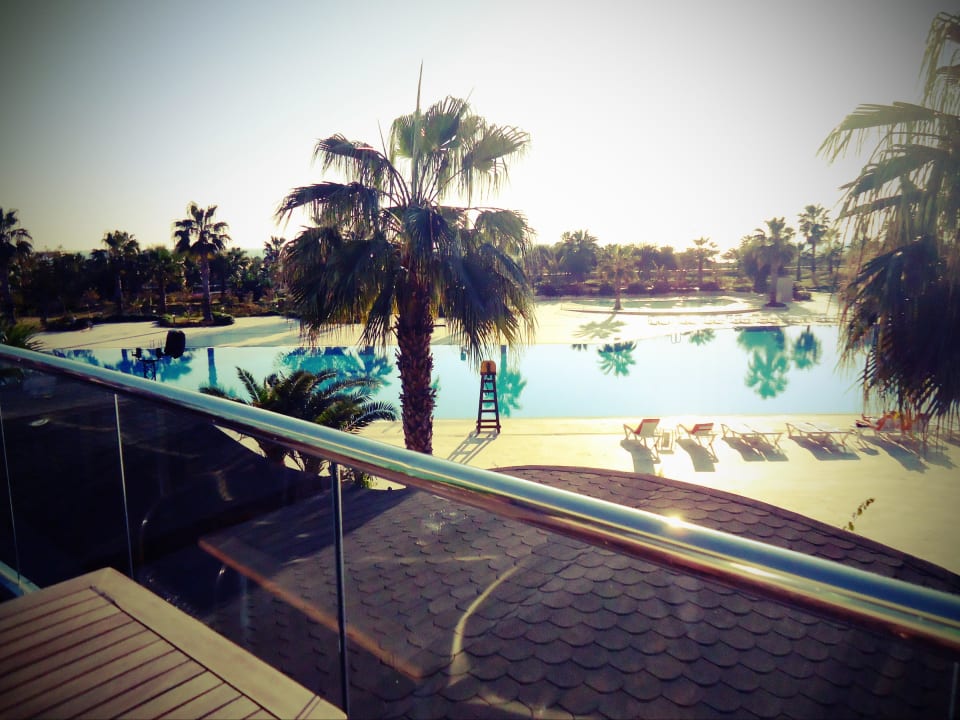 Вид с балкона лобби-терассы VONRESORT Golden Coast