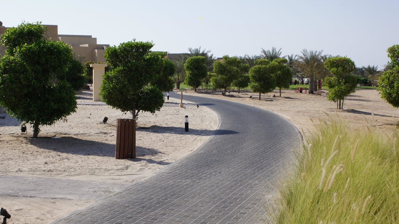 Weg zu den 16 Shoreline View Villen Anantara Sir Bani Yas Island Al Yamm Villa Resort